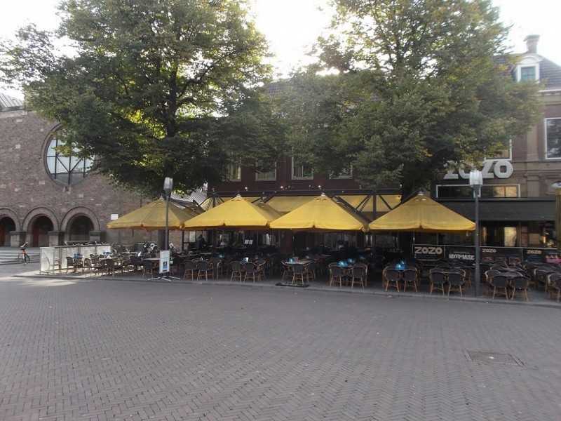 Oude Markt cafe De Geus en ZOZO.JPG