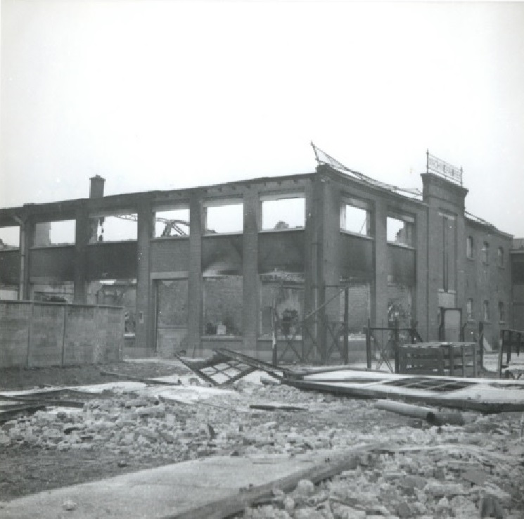 Blekerstraat 160 Getroffen machinefabriek van Sanders bij bombardement 1-3-1944.jpg