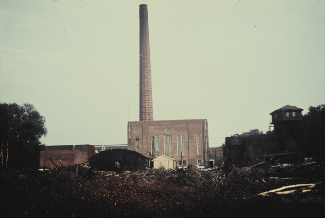 Getfertsingel 35 Fabriek Cromhoffsbleek gezien vanaf de Burg. van Veenlaan.jpeg
