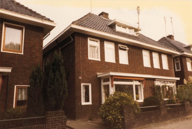 Getfertsingel 124-126 woningen bouwjaar 1939 foto 1980.jpg