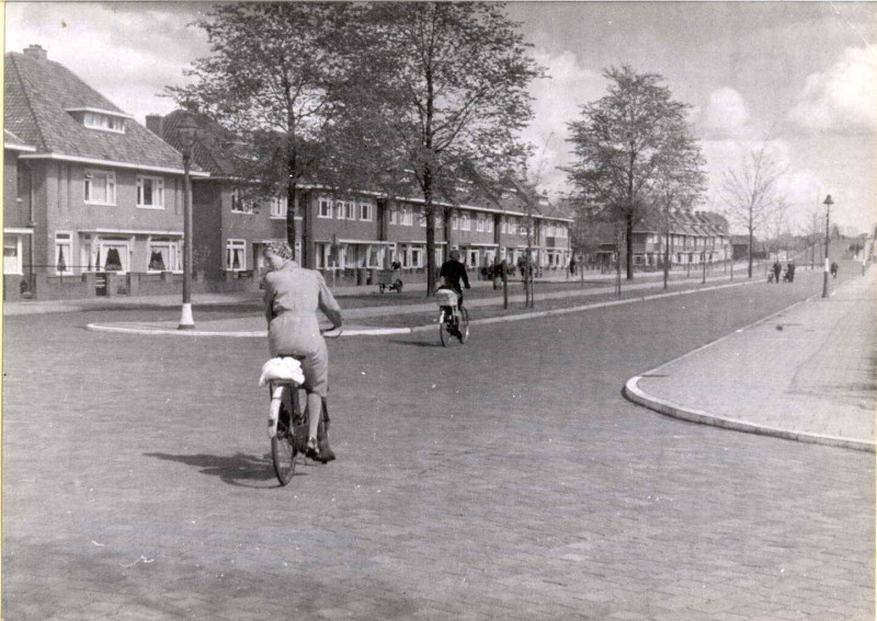 Getfertsingel 192-194 hoek Burg. M. van Veenlaan en Broekheurnerweg mei 1943.jpg