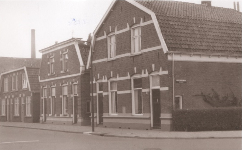 Getfertweg 55-57-59-61 woningen op de hoek met de Wooldriksweg 1967.jpg