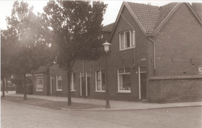 Getfertweg 67-73 woningen op de hoek met de Delistraat 1967.jpg