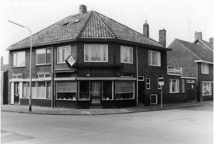 Getfertweg 270-272 vroeger Getfertweg 70-72 Winkelpand op de hoek met de Delistraat. Voormalige slagerij en kapprszaak.jpg