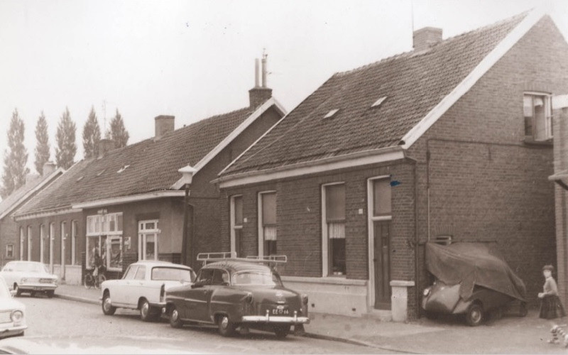 Getfertweg 198-206 woningen en winkel in levensmiddelen Sperwer 1967.jpg