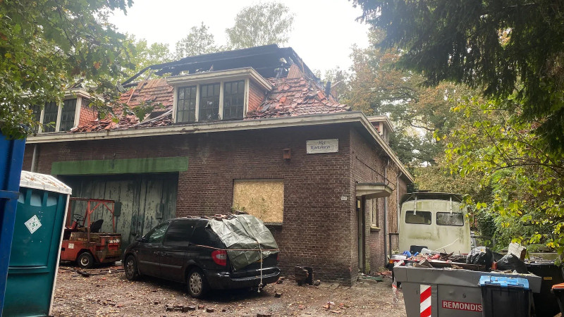 Goolkatenweg 107 de-complete-bovenverdieping-van-het-koetshuys-is-vernield-door-de-brand-het-pand-was-onbewoonbaar okt. 2022.jpg