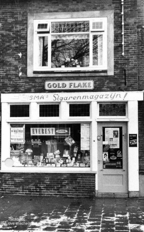 Goolkatenweg 138 Klijnsma's sigarenmagazijn vroeger pand van Nijburg.jpg