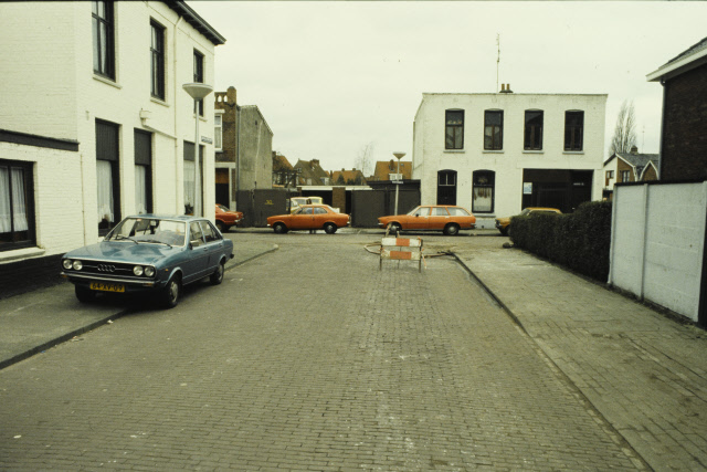 Goormaatdwarsweg 8 rechts richting Buitenweg in de buurt Pathmos voor renovatie jaren 90.jpeg