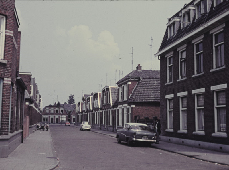 Grevestraat 2-4 rechts Woningen bouwjaar 1910 gezien vanuit de Richtersweg. foto 1969.jpeg