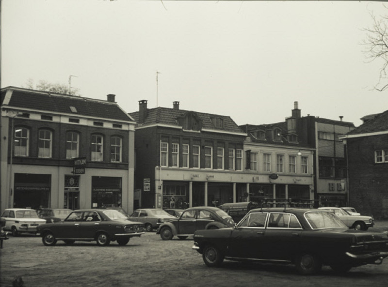 De Klomp 22 vroeger Gronausestraat 14a-16 boekhandel Witkamp 20-2-1972.jpeg