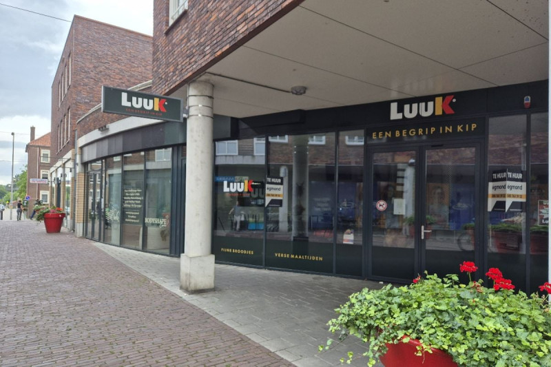Zonstraat 34 poelierswinkel Luuk winelcentrum Twekkelerveld dicht 11-8-2025.jpeg