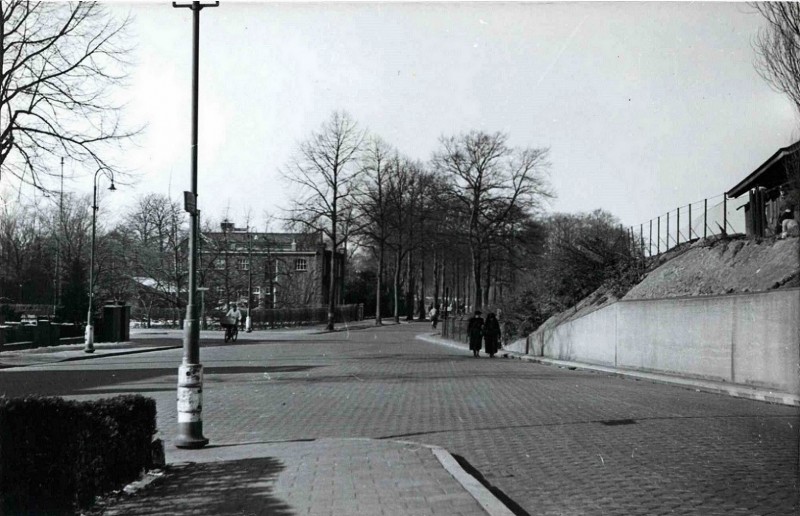 Parkweg ter hoogte van de Kortenaerstraat 1949.jpg