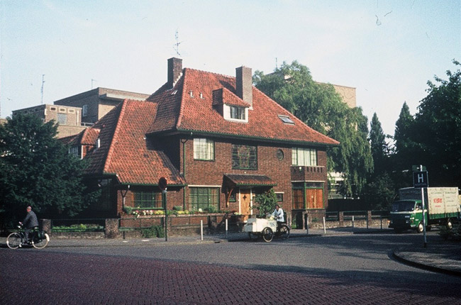 Parkweg Op de hoek met de Kortenaerstraat. Nu staat daar een gebouw van de Saxion Hogeschool 1968 .jpg