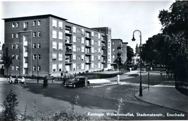 Stadsmatenstraat, Zicht op Wilhelminaflat hoek Parkweg, Datering ca.1953.jpg