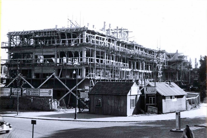 Stadsmatenstraat hoek Parkweg Wilhelminaflat in aanbouw ca. 1950.jpg