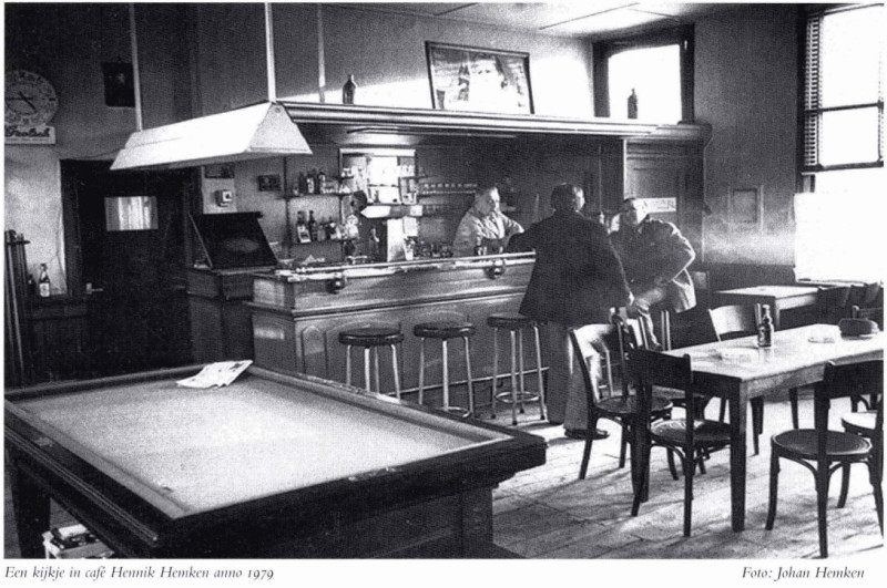 Espoortstraat 191 vroeger Gronausestraat 95 cafe Hemken interieur anno 1979.jpg