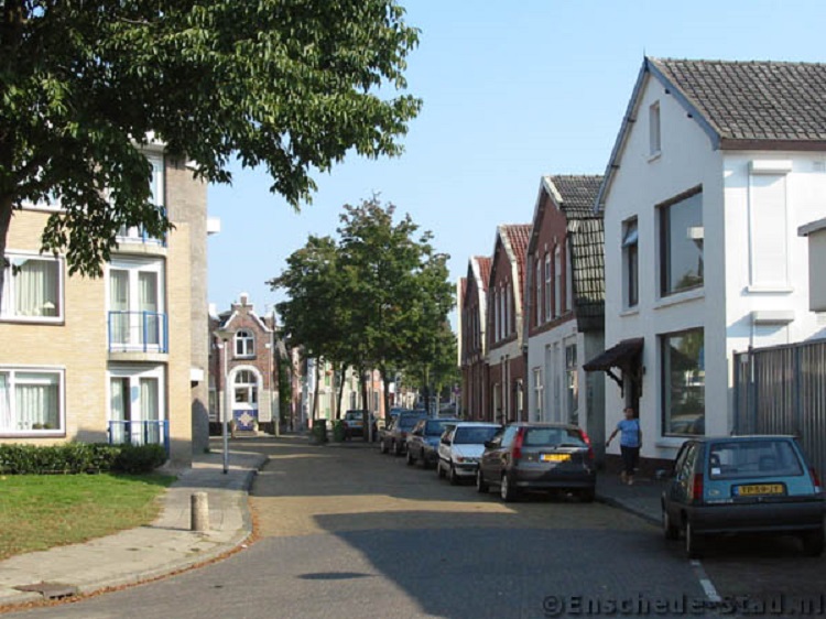 Gronausevoetpad 60 rechts richting Esstraat.jpg