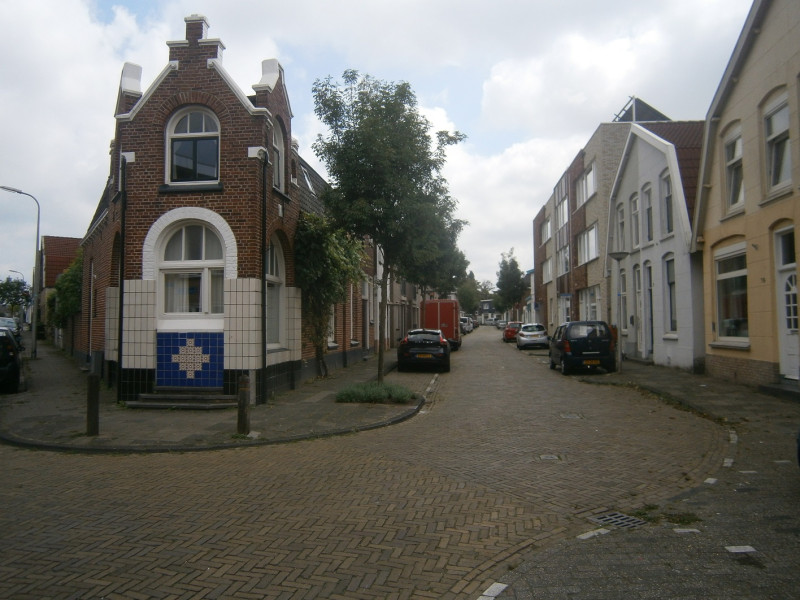 Gronausevoetpad 76 rechts hoek Esstraat.JPG
