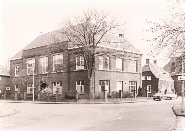 H.B. Blijdensteinlaan 2 Gebouw Keuringsdienst van Waren, hoek Nieuwe Schoolweg 1970.jpeg