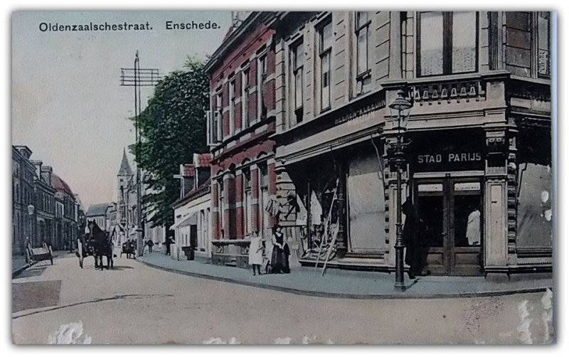 Oldenzaalsestraat 18 hoek Wilhelminastraat winkel Stad Parijs.jpg