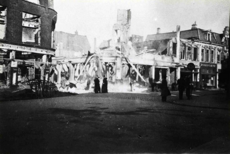 Langestraat. Deel van getroffen panden, huisnummers 1222 en Haverstraat 3,4,5.jpg