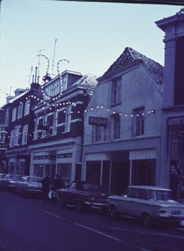 Haaksbergerstraat 21-23-25 Woningen en winkels. O.a. Woudstra 31-12-1969.jpeg