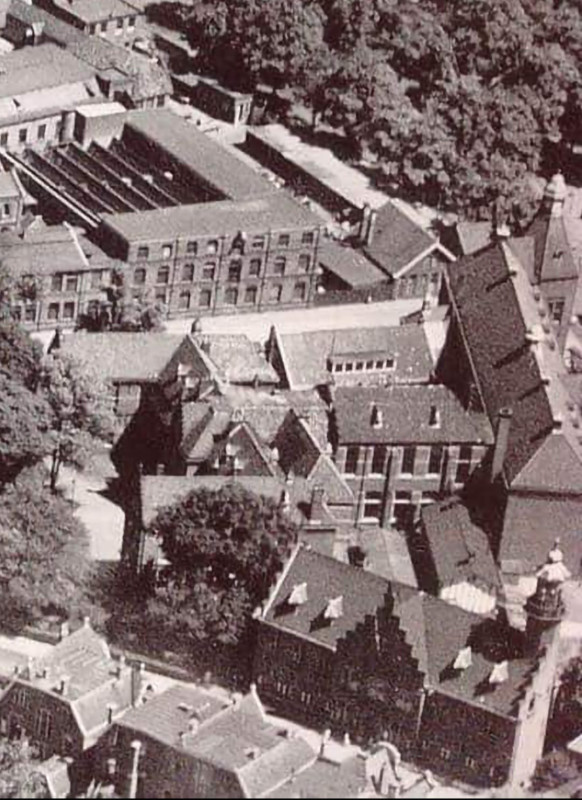 Haaksbergerstraat 33-35 Lyceum gymlokaal en oude politiebureau.jpg