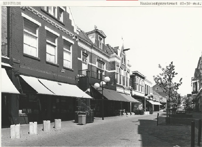Haaksbergerstraat 36-38-40 Winkelpanden richting kruispunt De Graaff 22-5-1980.jpg