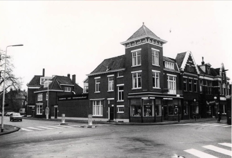 Haaksbergerstraat 44-46 hoek Nijverheidstraat 1976.jpg