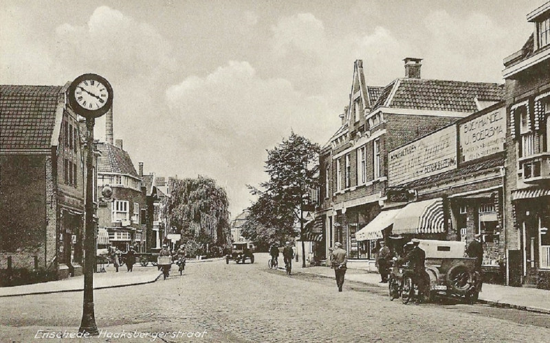Haaksbergerstraat 53 en 55 boekhandel Boersma ca 1935.jpg