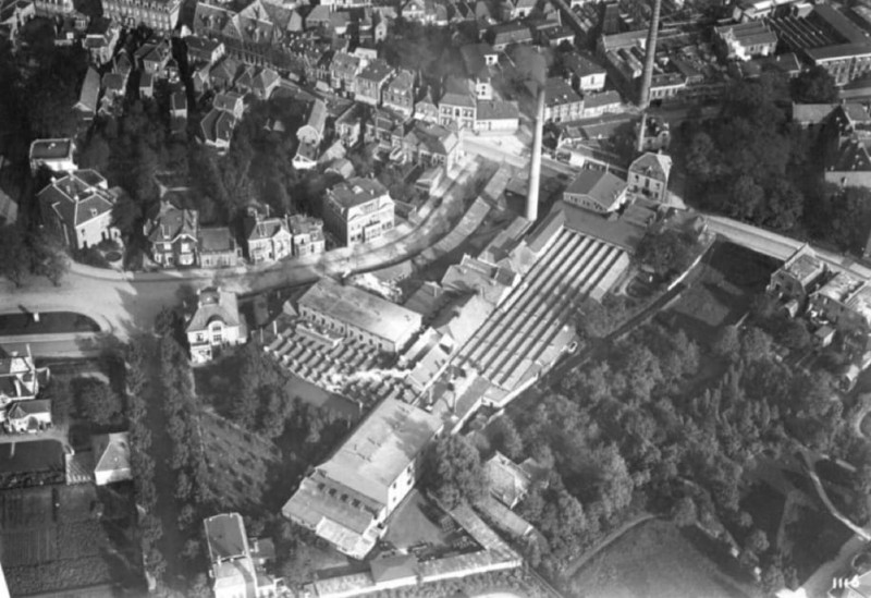Haaksbergerstraat 48-54 vanf hoek Nijverheidstraat Stoomweverij Nijverheid en villa's luchtfoto.jpg