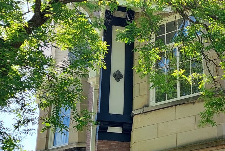 M.H. Tromplaan 23 hoek De Ruyterlaan villa De Groote Schuur met tramhaak.jpg