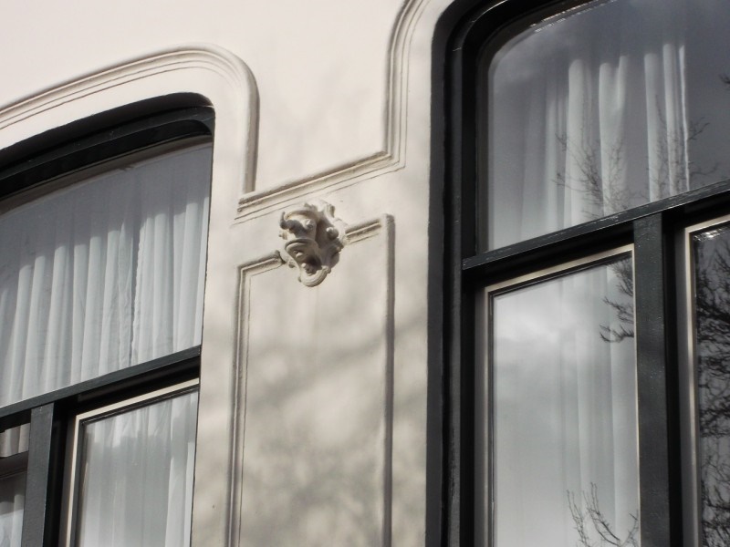 Marktstraat 2 Goody's bevestigingspunt bovenleiding tram.jpg
