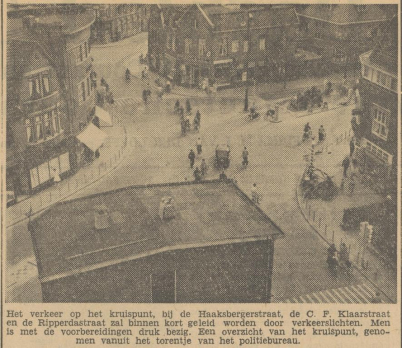 Haaksbergerstraat 72 links hoek Ripperdastraat krantenfoto vanaf torentje politiebureau 22-6-1951.jpg