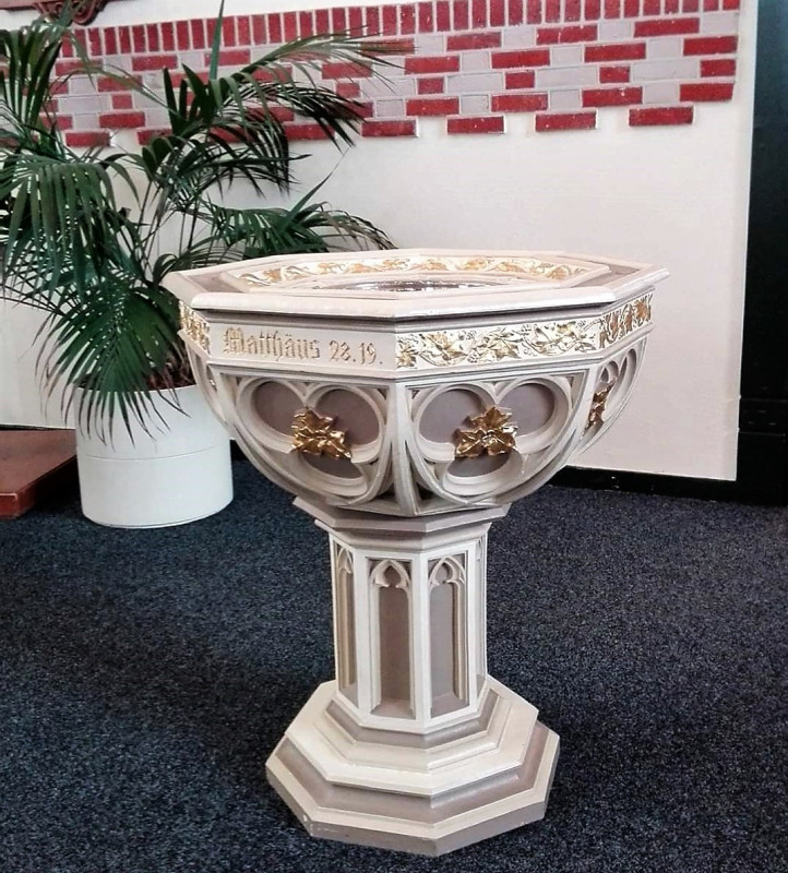 Haaksbergerstraat 118  interieur Gereformeerd Vrijgemaakte kerk Zuid (Zuiderkerk) Een bijzondere doopvont.jpg