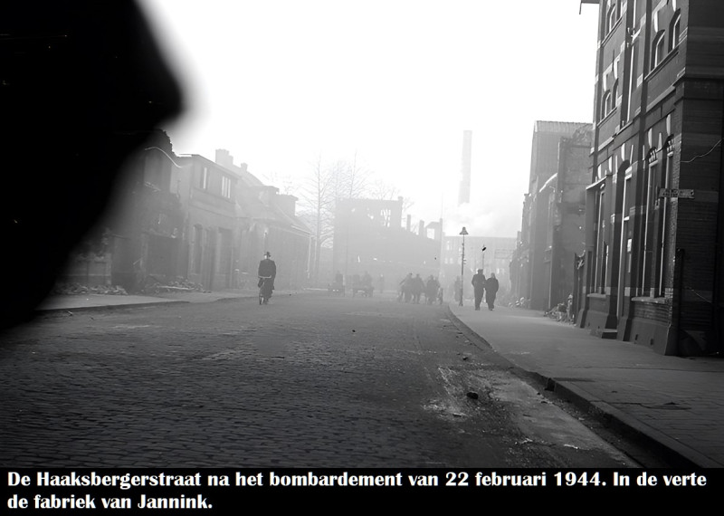 Haaksbergerstraat 100-104 rechts na bombardement 22-2-1944. In de verte fabriek Jannink.jpg