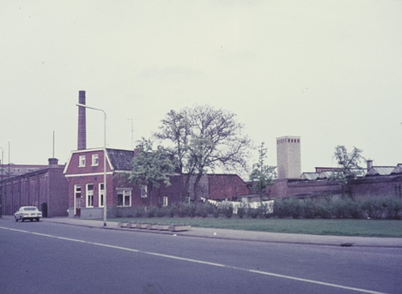 Haaksbergerstraat 105 hoek Broekheurnerweg 30-4-1969.jpg