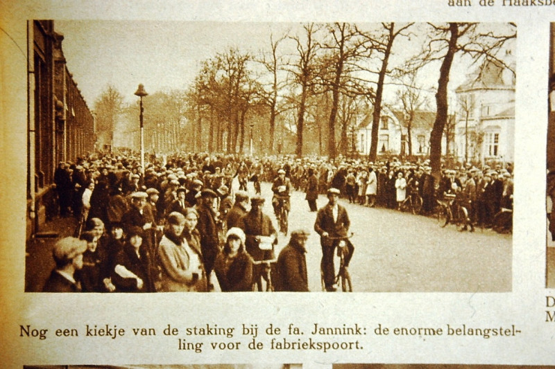 Haaksbergerstraat 242 rechts en links 103 later 147 Jannink staking 1931.JPG