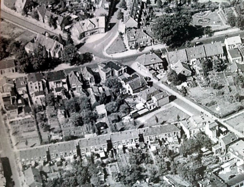 Haaksbergerstraat 245-259 achterkant later 301 hoekpand Burgemeester Jacobsstraat tegenover Philadelphiakerkje.jpg