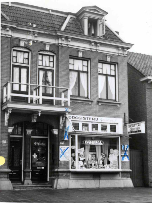 Haaksbergerstraat 271 - 273. Nu 315-317 drogisterij Geurtsen 1959..jpg