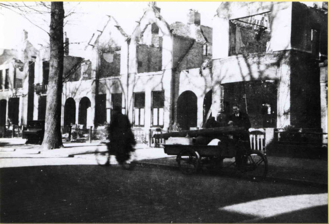 Haaksbergerstraat 270-282 getroffen panden na bombardement 22-2-1944.jpeg