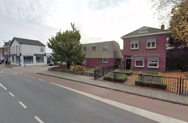 Haaksbergerstraat 323-329 vroeger 279-285 hoek Helenastraat foto 2022.jpg