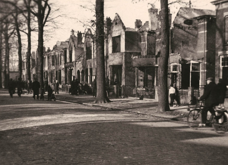 Haaksbergerstraat 292 huis fam Holst Sanders na bombardement 22-2-1944.jpg