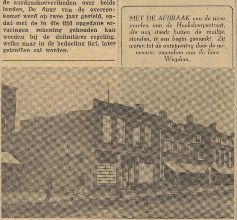 Haaksbergerstraat 306-308 afbraak panden Wegdam krantenfoto Tubantia 16-8-1954.jpg