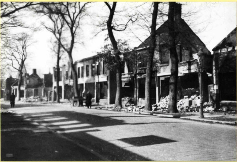 Haaksbergerstraat 312-368 getroffen panden na bombardement 22-2-1944.jpeg