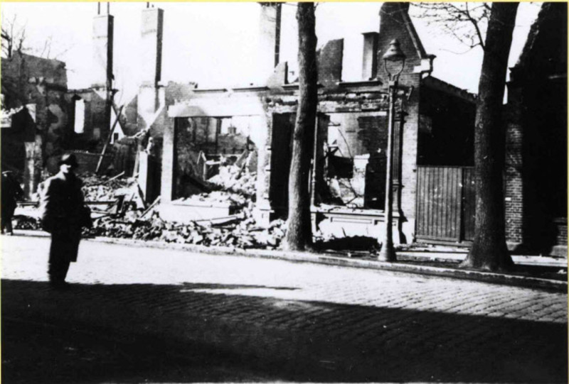 Haaksbergerstraat 312 getroffen panden na bombardement 22-2-1944.jpeg