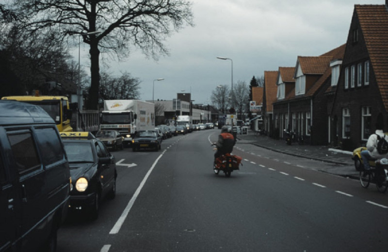 Haaksbergerstraat 382 rechts In zuidwestelijk richting, gezien vanaf kruising met singels maart 1998.jpeg