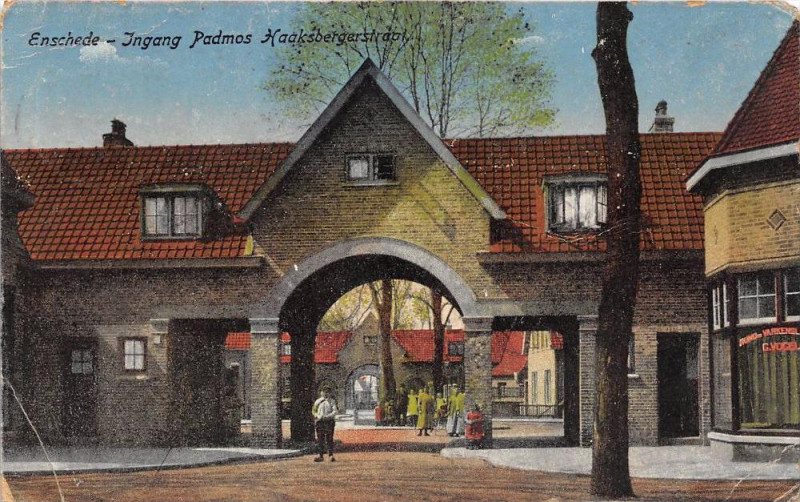 Haaksbergerstraat 400 rechts slagerij G. Vogel later Koopmans Pathmos.JPG