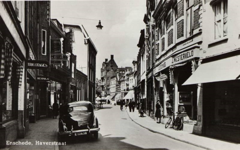 Haverstraat 32-34 rechts Westerveld het Lijstenhuis, links Mendelaar, Resink en Co nr. 31.jpg