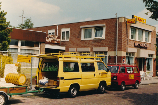 Heldersplein 20-22 cafe Nationaal. juni 1987.jpeg